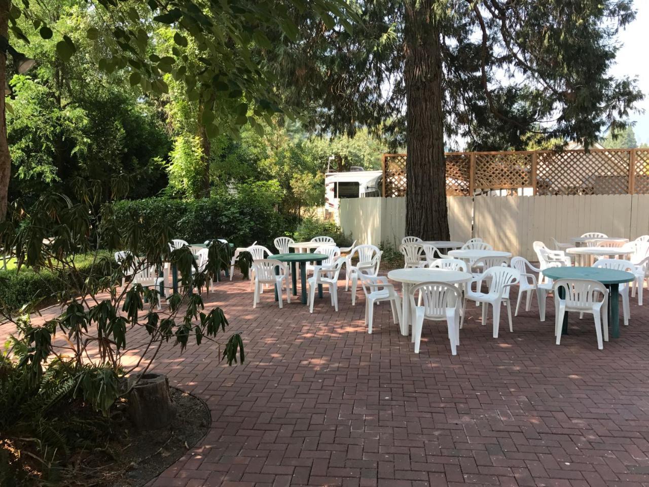 Wolf Creek Inn & Tavern Esterno foto